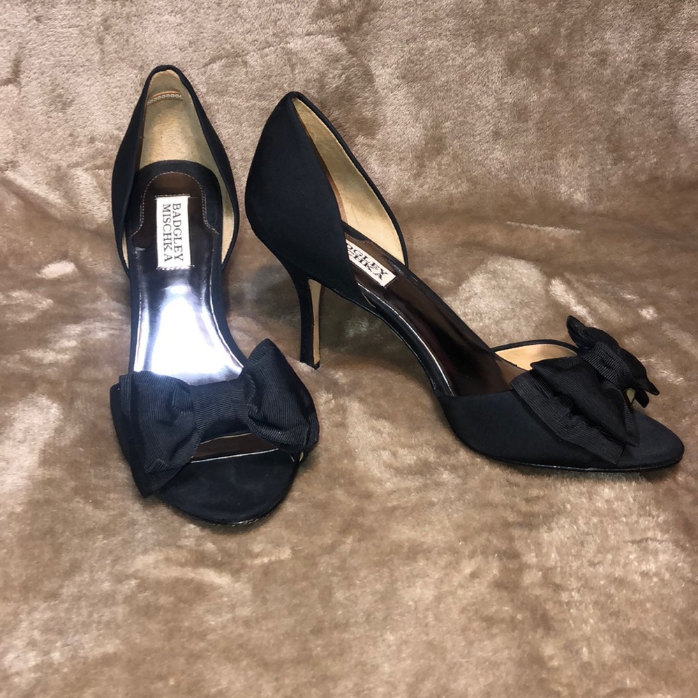 Badgley Mischka Black peep toe pumps